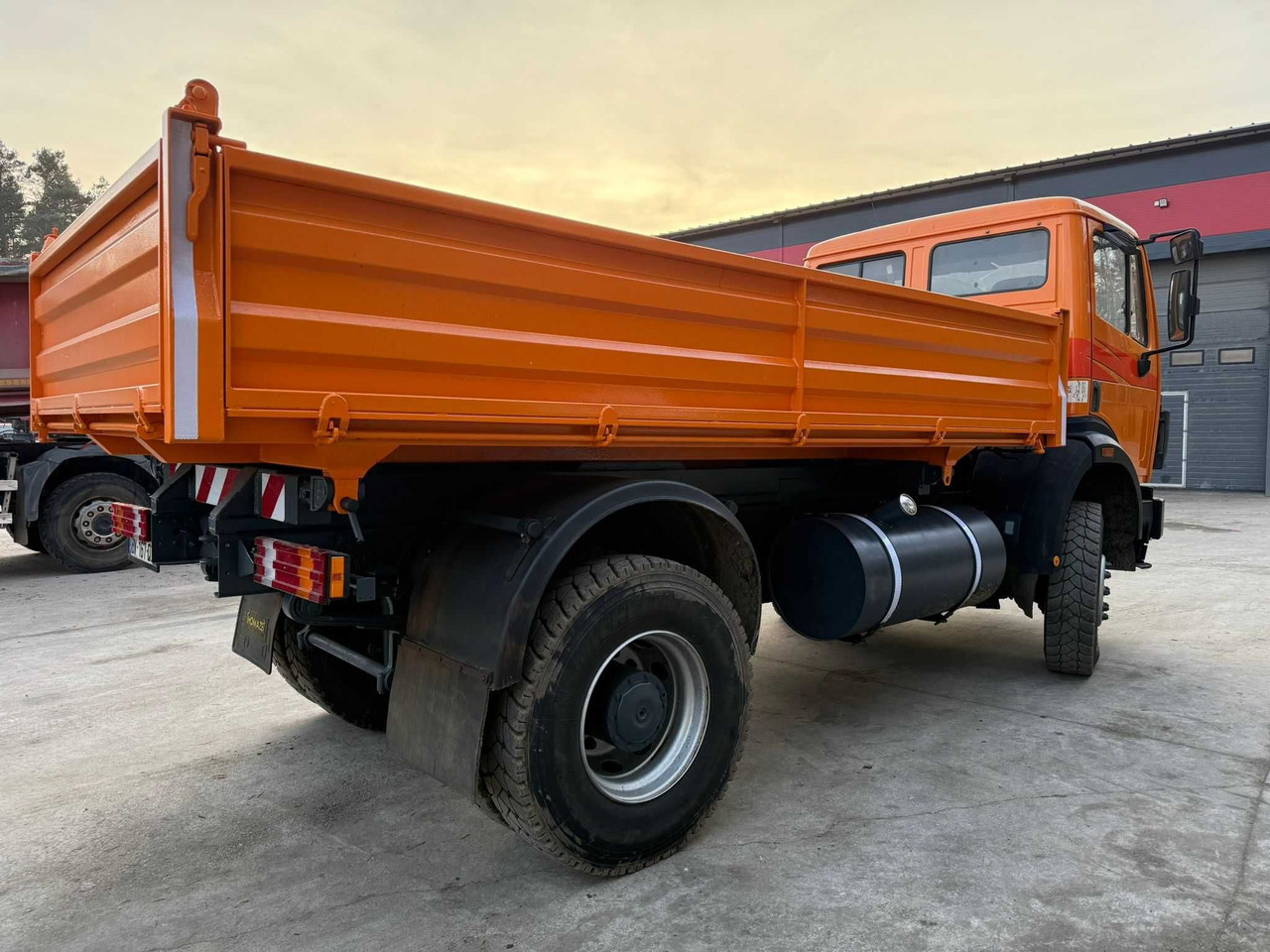 Mercedes SK 1824 AK, 4x4, Allroad , Kipper, 172 t.km , 1997, z Francji - מזהיר: תמונה 4 Mercedes SK 1824 AK, 4x4, Allroad , Kipper, 172 t.km , 1997, z Francji - מזהיר: תמונה 4