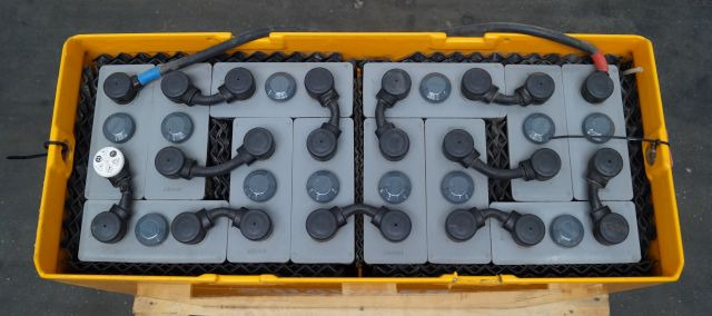 Hawker unknown | Battery 24V560Ah 4PZV560 year 2020 weight 515 kg Battery 24V560Ah 4PZV560 year 2020 weight 515 kg - מצבר עבור ציוד לטיפול בחומרים: תמונה 2 Hawker unknown | Battery 24V560Ah 4PZV560 year 2020 weight 515 kg Battery 24V560Ah 4PZV560 year 2020 weight 515 kg - מצבר עבור ציוד לטיפול בחומרים: תמונה 2