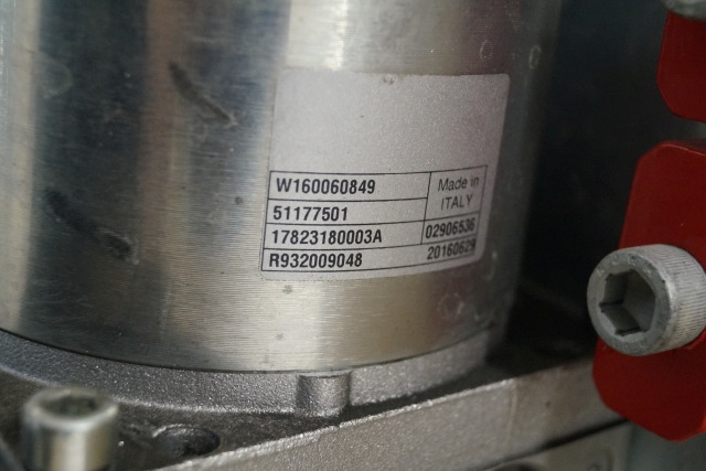 Jungheinrich 51003726 | Pumpmotor with tank 24V 3KW Mahle 11216804 for EKS110 ye Pumpmotor with tank 24V 3KW Mahle 11216804 for EKS110 year 2016 - משאבה הידרולית עבור ציוד לטיפול בחומרים: תמונה 2 Jungheinrich 51003726 | Pumpmotor with tank 24V 3KW Mahle 11216804 for EKS110 ye Pumpmotor with tank 24V 3KW Mahle 11216804 for EKS110 year 2016 - משאבה הידרולית עבור ציוד לטיפול בחומרים: תמונה 2