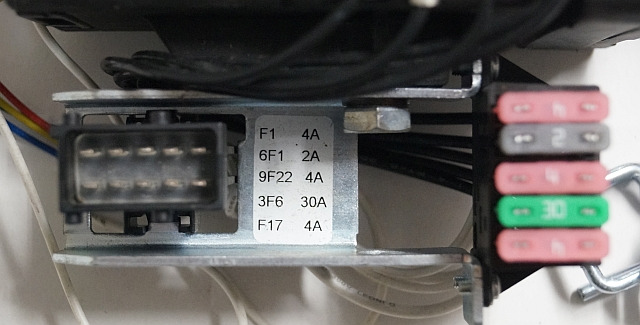 Jungheinrich 51358048 | Noodstop schakelaar Emergency disconnector 200A - מערכת חשמל עבור ציוד לטיפול בחומרים: תמונה 4 Jungheinrich 51358048 | Noodstop schakelaar Emergency disconnector 200A - מערכת חשמל עבור ציוד לטיפול בחומרים: תמונה 4