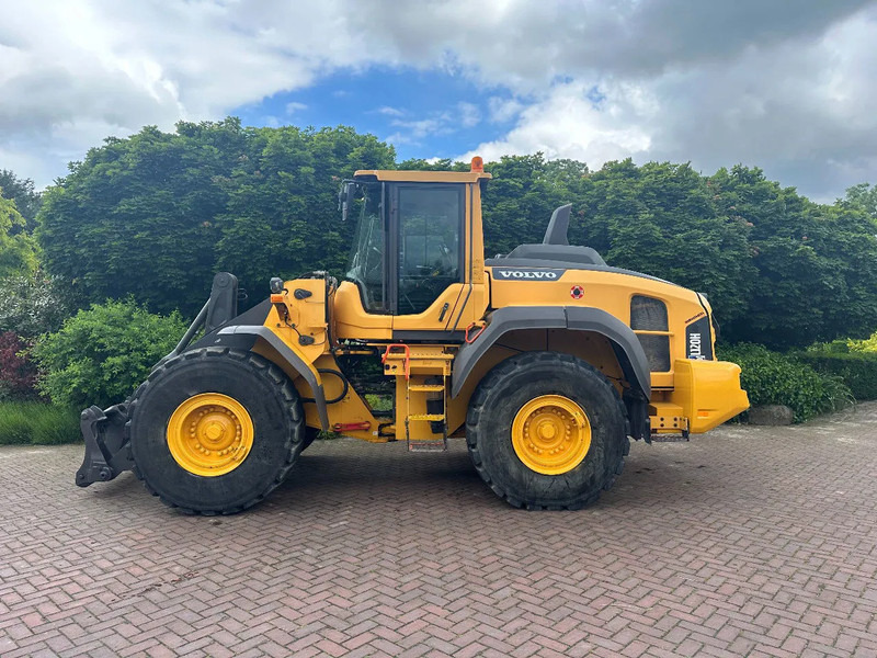 Volvo L120 H - מעמיס גלגלים: תמונה 1 Volvo L120 H - מעמיס גלגלים: תמונה 1