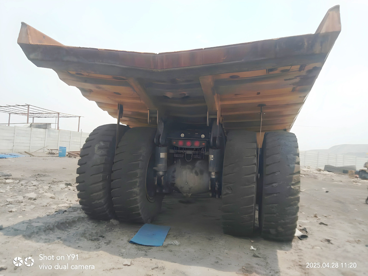 KOMATSU DUMP TRUCK HD785-7 - מכונת כרייה: תמונה 2 KOMATSU DUMP TRUCK HD785-7 - מכונת כרייה: תמונה 2