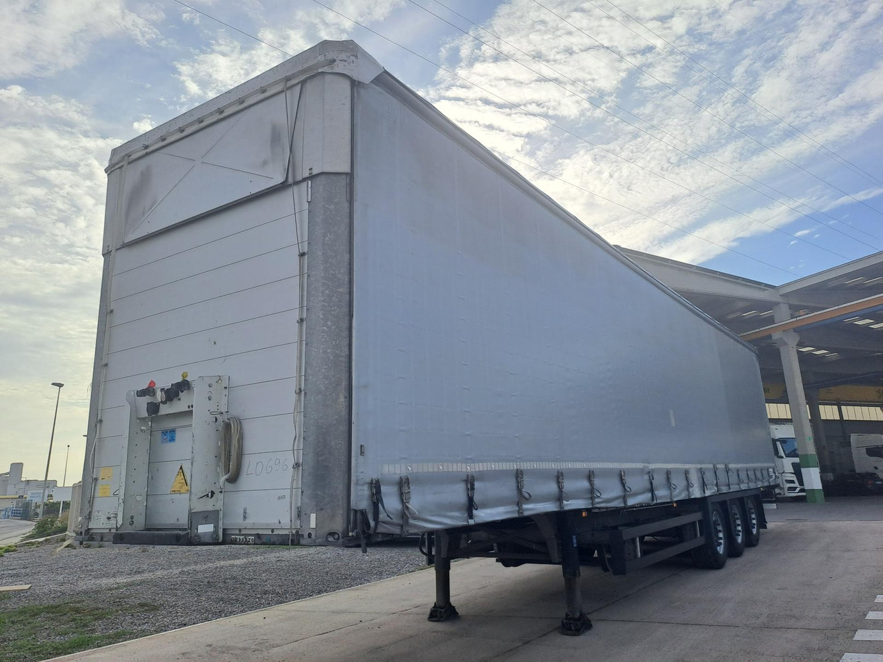 Schmitz Cargobull SCS24/L Varios - סמיטריילר עם וילונות צד: תמונה 1 Schmitz Cargobull SCS24/L Varios - סמיטריילר עם וילונות צד: תמונה 1
