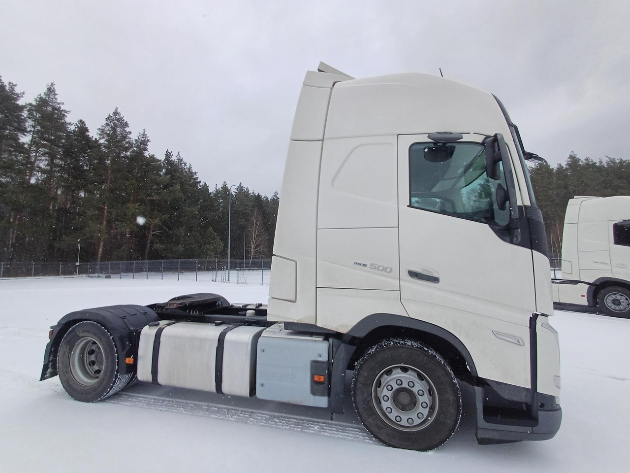 Volvo FH 500 Globetrotter XL - יחידת טרקטור: תמונה 2 Volvo FH 500 Globetrotter XL - יחידת טרקטור: תמונה 2