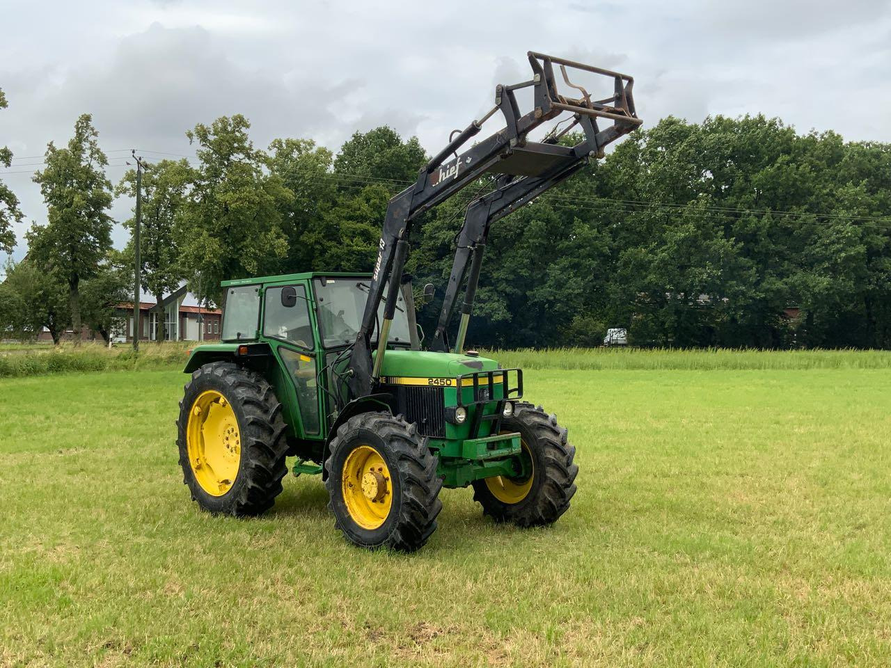 John Deere 2450A - טרקטור חקלאי: תמונה 1 John Deere 2450A - טרקטור חקלאי: תמונה 1