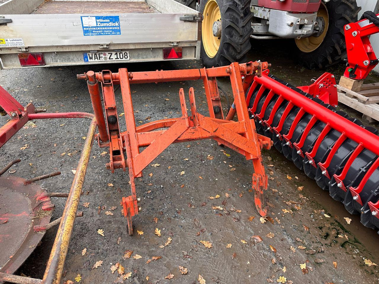Kuhn Hubgerüst / Hitch - ציוד עיבוד קרקע: תמונה 1 Kuhn Hubgerüst / Hitch - ציוד עיבוד קרקע: תמונה 1