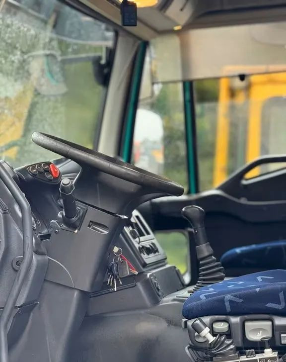 Iveco TRAKKER 450 6x4 WYWROTKA MELLER | EURO 5 | MANUAL | KLIMA | RETARDER | PRZEBIEG 364 000km ! - מזהיר: תמונה 5 Iveco TRAKKER 450 6x4 WYWROTKA MELLER | EURO 5 | MANUAL | KLIMA | RETARDER | PRZEBIEG 364 000km ! - מזהיר: תמונה 5