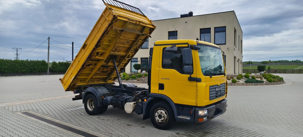 MAN TGL 8.210 * 2007 * 3-stronny KIPER * NOWE OPONY * MANUAL * RESOR * 3 MIEJSCA - מזהיר: תמונה 1 MAN TGL 8.210 * 2007 * 3-stronny KIPER * NOWE OPONY * MANUAL * RESOR * 3 MIEJSCA - מזהיר: תמונה 1