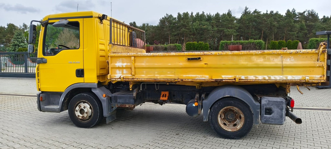 MAN TGL 8.210 * 2007 * 3-stronny KIPER * NOWE OPONY * MANUAL * RESOR * 3 MIEJSCA - מזהיר: תמונה 3 MAN TGL 8.210 * 2007 * 3-stronny KIPER * NOWE OPONY * MANUAL * RESOR * 3 MIEJSCA - מזהיר: תמונה 3