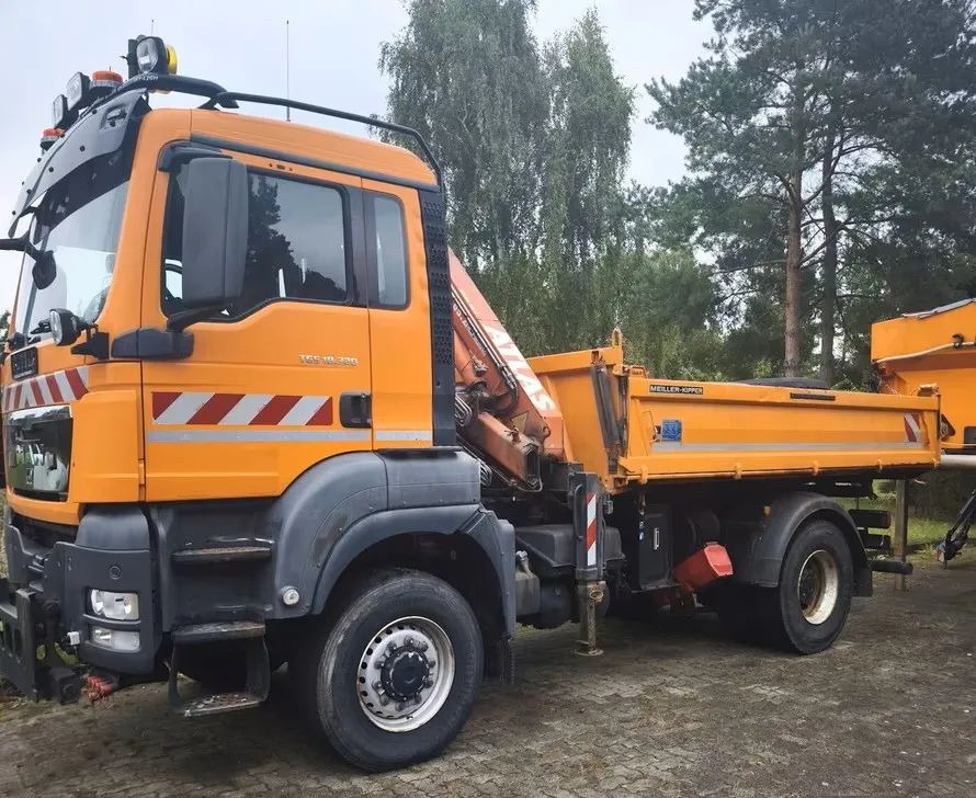 MAN TGS (2012) 18.320 4x4 – Wywrotka trójstronna + Kran Atlas | Komunalny | Euro 5 - מזהיר: תמונה 1 MAN TGS (2012) 18.320 4x4 – Wywrotka trójstronna + Kran Atlas | Komunalny | Euro 5 - מזהיר: תמונה 1