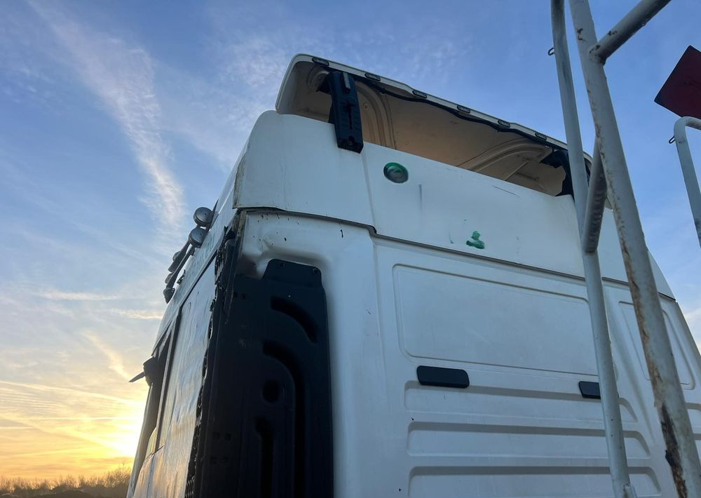 MAN TGX 500 KM (2017) / EURO 6 + Naczepa wywrotka 3-osiowa CARNEHL (2021) / oś podnoszona - יחידת טרקטור, סמיטריילר עם מזהיר: תמונה 4 MAN TGX 500 KM (2017) / EURO 6 + Naczepa wywrotka 3-osiowa CARNEHL (2021) / oś podnoszona - יחידת טרקטור, סמיטריילר עם מזהיר: תמונה 4