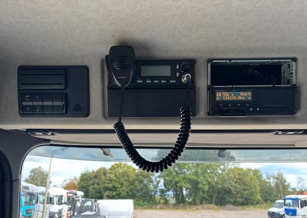 מזהיר Mercedes-Benz Arocs 4145 AK 8x6 | Wywrotka trójstronna Schmitz Mulde | Klima | Kamera |: תמונה 11 מזהיר Mercedes-Benz Arocs 4145 AK 8x6 | Wywrotka trójstronna Schmitz Mulde | Klima | Kamera |: תמונה 11