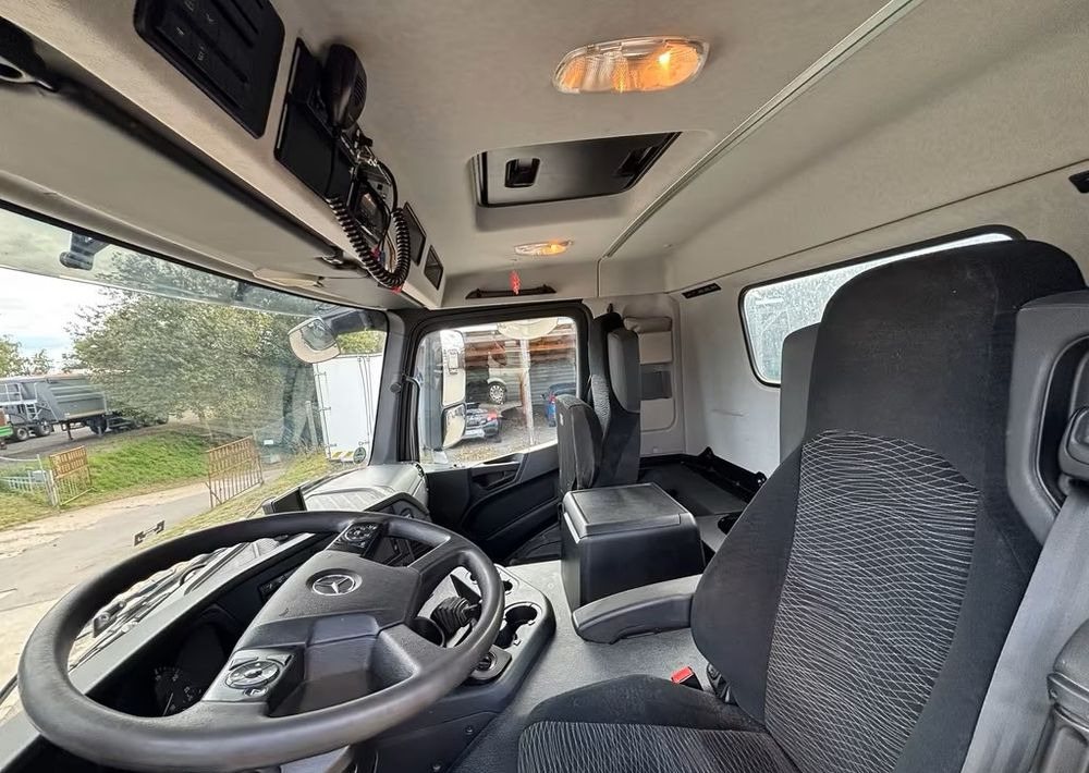 מזהיר Mercedes-Benz Arocs 4145 AK 8x6 | Wywrotka trójstronna Schmitz Mulde | Klima | Kamera |: תמונה 17 מזהיר Mercedes-Benz Arocs 4145 AK 8x6 | Wywrotka trójstronna Schmitz Mulde | Klima | Kamera |: תמונה 17