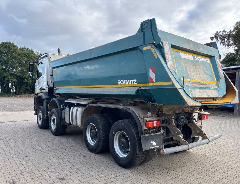 מזהיר Mercedes-Benz Arocs 4145 AK 8x6 | Wywrotka trójstronna Schmitz Mulde | Klima | Kamera |: תמונה 6 מזהיר Mercedes-Benz Arocs 4145 AK 8x6 | Wywrotka trójstronna Schmitz Mulde | Klima | Kamera |: תמונה 6
