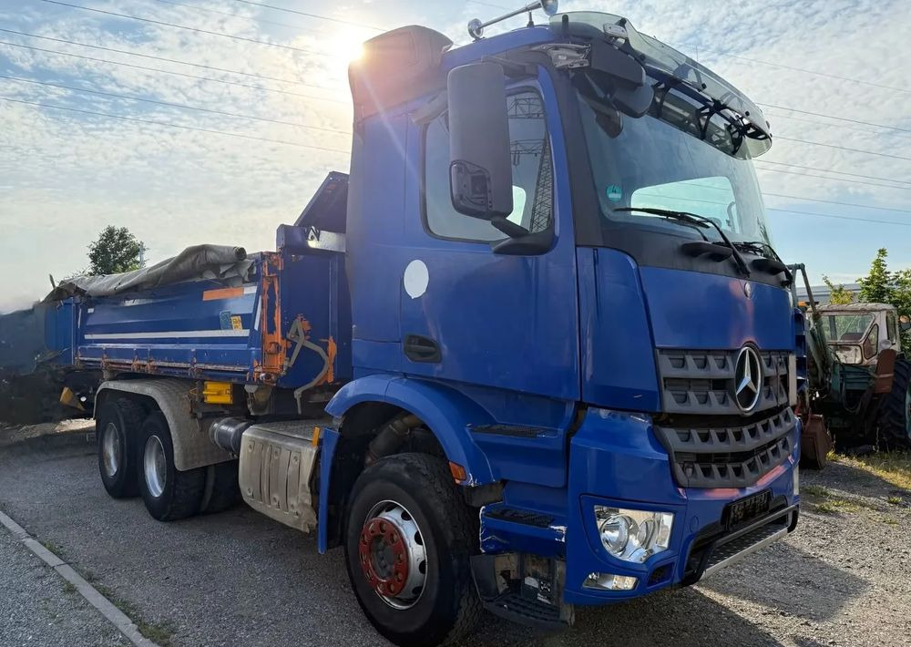 Mercedes-Benz Arocs • Trójstronna wywrotka •6x4 •449 KM• Euro6 • Tempomat • Klimatyzacja• Retarder - מזהיר: תמונה 3 Mercedes-Benz Arocs • Trójstronna wywrotka •6x4 •449 KM• Euro6 • Tempomat • Klimatyzacja• Retarder - מזהיר: תמונה 3