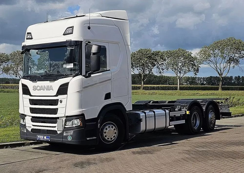 Scania R450 6x2 – / Pojazd do zabudów wymiennych / Automat / Euro 6/ liftowa trzecia oś, zawieszenie pneumatyczne + resory - משאית עם שלדת תא: תמונה 2 Scania R450 6x2 – / Pojazd do zabudów wymiennych / Automat / Euro 6/ liftowa trzecia oś, zawieszenie pneumatyczne + resory - משאית עם שלדת תא: תמונה 2