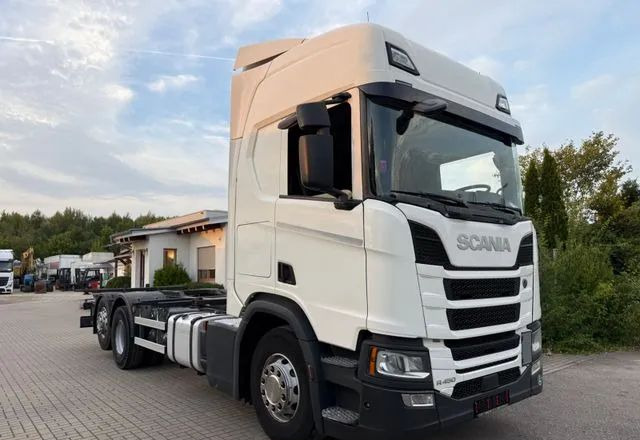 Scania R450 BDF • 6x2 • Euro 6d • Skrętna tylna oś • Retarder • Pod zabudowę • - משאית עם שלדת תא: תמונה 2 Scania R450 BDF • 6x2 • Euro 6d • Skrętna tylna oś • Retarder • Pod zabudowę • - משאית עם שלדת תא: תמונה 2