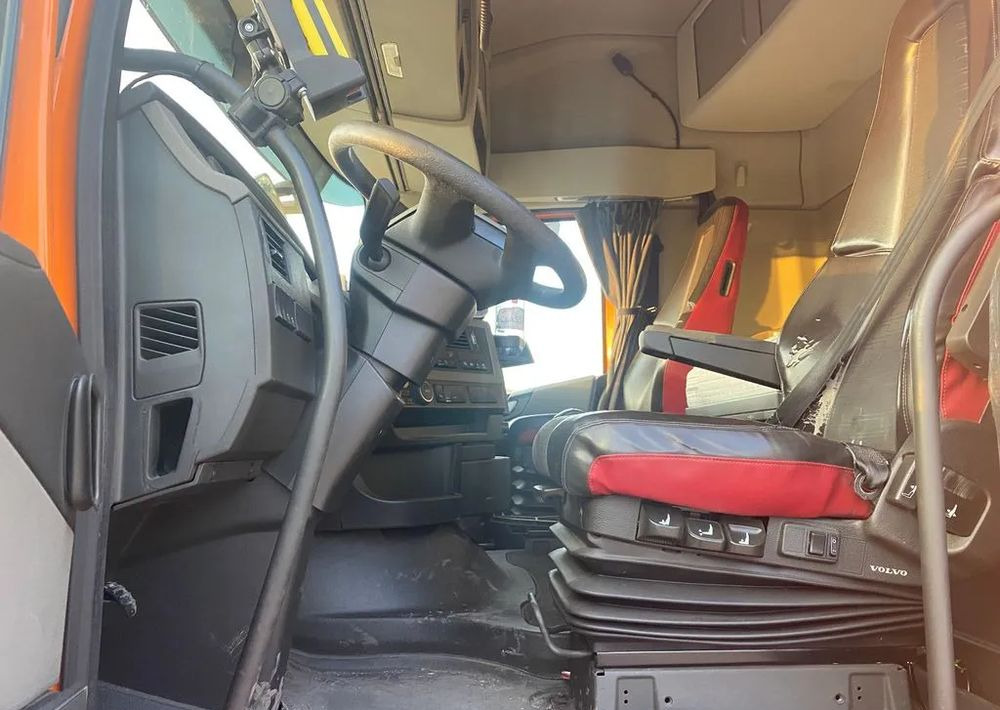 Volvo FH 460/6X4/OŚ PODNOSZONA Z NAPĘDEM/HAKOWIEC MEILLER/EURO6 - משאית הרמת וו: תמונה 4 Volvo FH 460/6X4/OŚ PODNOSZONA Z NAPĘDEM/HAKOWIEC MEILLER/EURO6 - משאית הרמת וו: תמונה 4