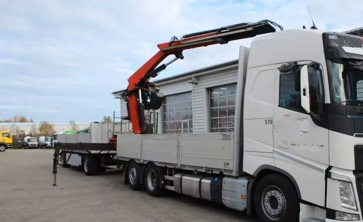 Volvo FH500 6x2 | Platforma z HDS Fassi F215A7 - Sterowanie radiowe | Euro 6 | Automatyczna skrzynia | 390 000 km - משאית צד נופל/ שטוחה, משאית מנוף: תמונה 2 Volvo FH500 6x2 | Platforma z HDS Fassi F215A7 - Sterowanie radiowe | Euro 6 | Automatyczna skrzynia | 390 000 km - משאית צד נופל/ שטוחה, משאית מנוף: תמונה 2