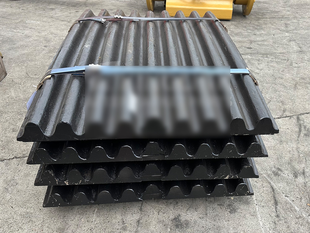 KINGLINK High Manganese Steel Movable Jaw Plates 17003347 for CT2036 Jaw Crusher - חלקי חילוף עבור מכונת בנייה: תמונה 1 KINGLINK High Manganese Steel Movable Jaw Plates 17003347 for CT2036 Jaw Crusher - חלקי חילוף עבור מכונת בנייה: תמונה 1