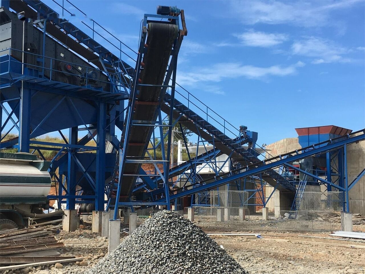 Kinglink 150TPH RIVER STONE CRUSHING PLANT - מגרסת מלחציים: תמונה 2 Kinglink 150TPH RIVER STONE CRUSHING PLANT - מגרסת מלחציים: תמונה 2