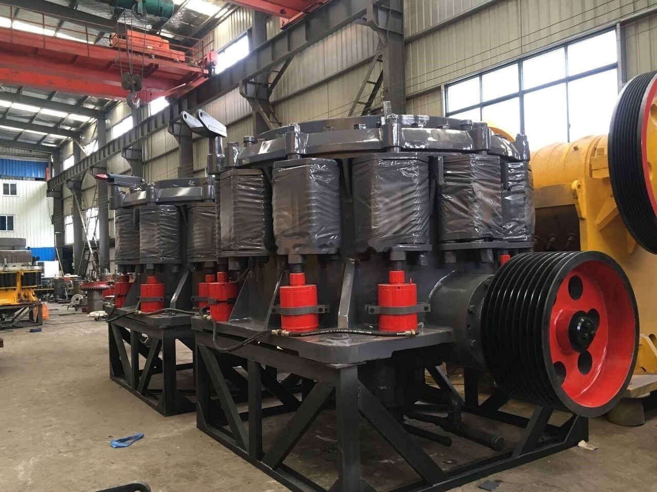 Kinglink KLC1500 Iron Ore Cone Crusher - מגרסת חרוט: תמונה 3 Kinglink KLC1500 Iron Ore Cone Crusher - מגרסת חרוט: תמונה 3