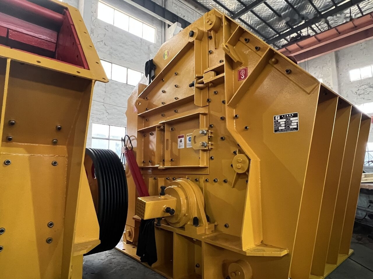 Kinglink KPF1416 Limestone Impact Crusher - מגרסת התנגשות: תמונה 1 Kinglink KPF1416 Limestone Impact Crusher - מגרסת התנגשות: תמונה 1