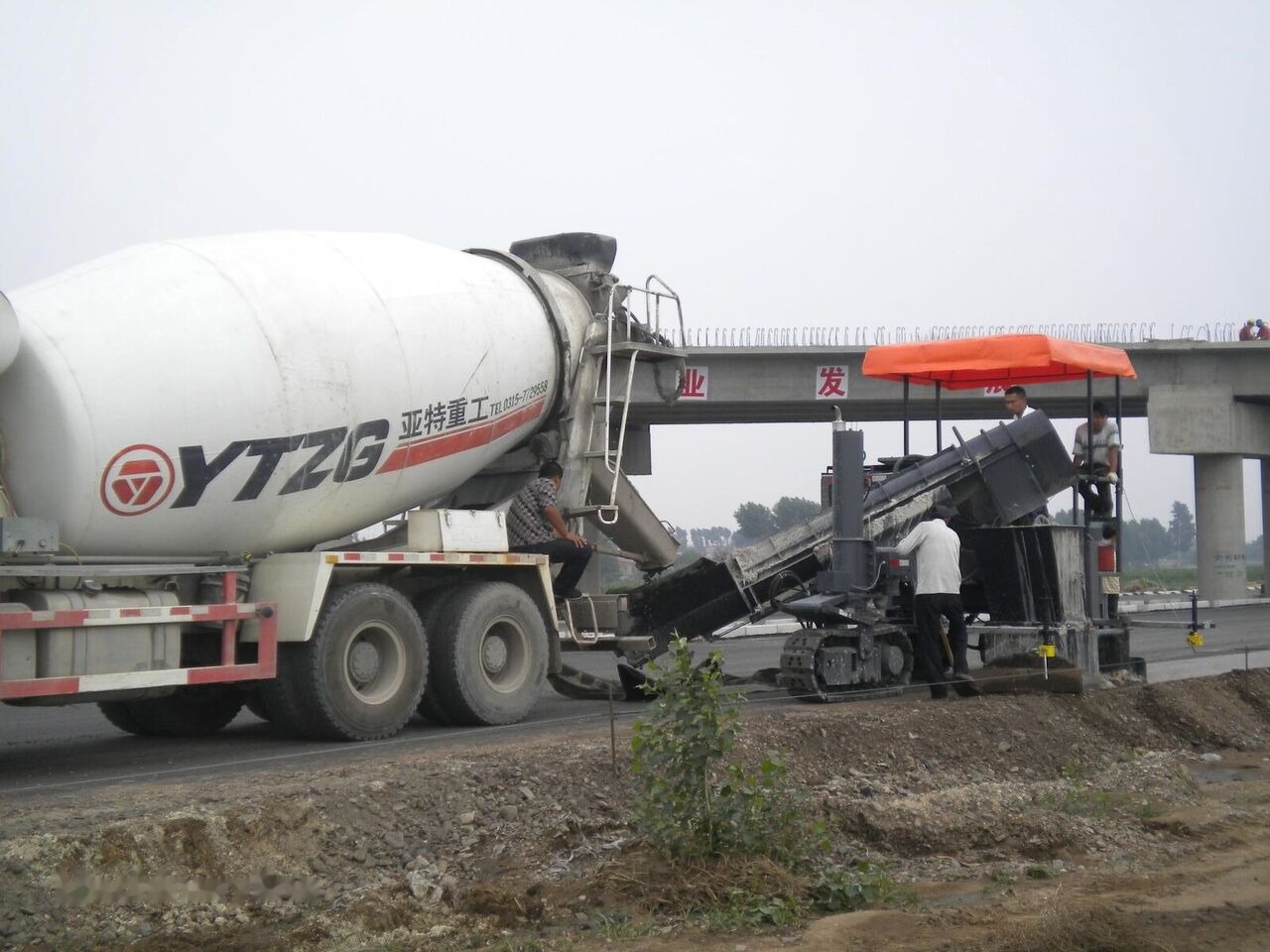 Kinglink MC5000 Concrete slipform paver for road ditch and gutter - מפזרת בטון: תמונה 4 Kinglink MC5000 Concrete slipform paver for road ditch and gutter - מפזרת בטון: תמונה 4