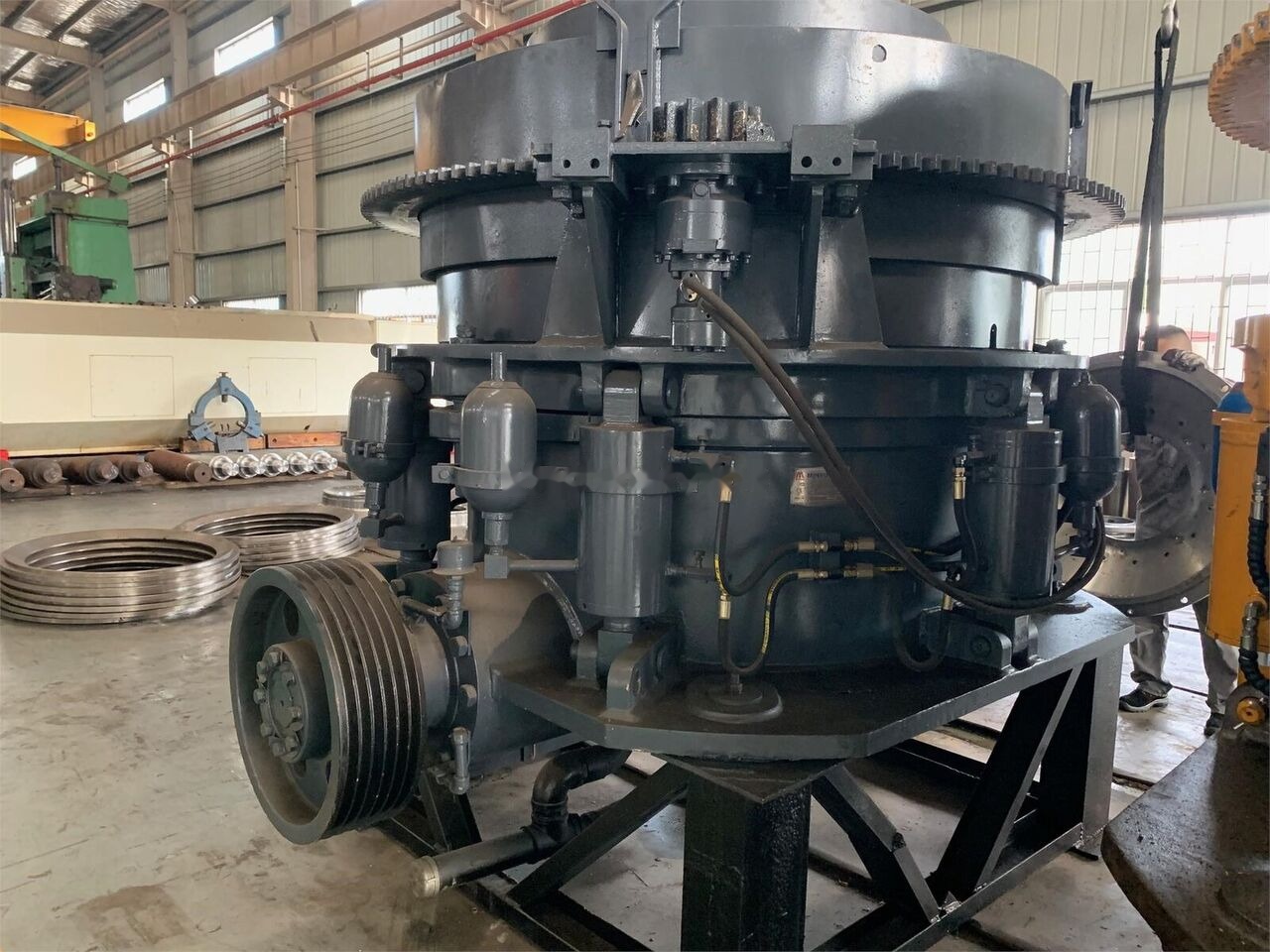 Kinglink MSC300 Hydraulic Cone Crusher - מגרסת חרוט: תמונה 1 Kinglink MSC300 Hydraulic Cone Crusher - מגרסת חרוט: תמונה 1
