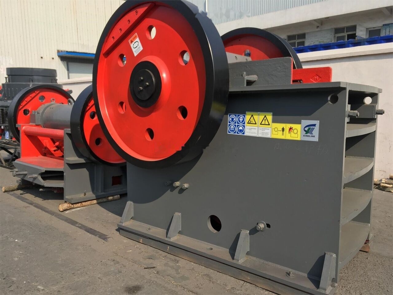 Kinglink PE600x900 Basalt and Granite Jaw Crusher - מגרסת מלחציים: תמונה 4 Kinglink PE600x900 Basalt and Granite Jaw Crusher - מגרסת מלחציים: תמונה 4