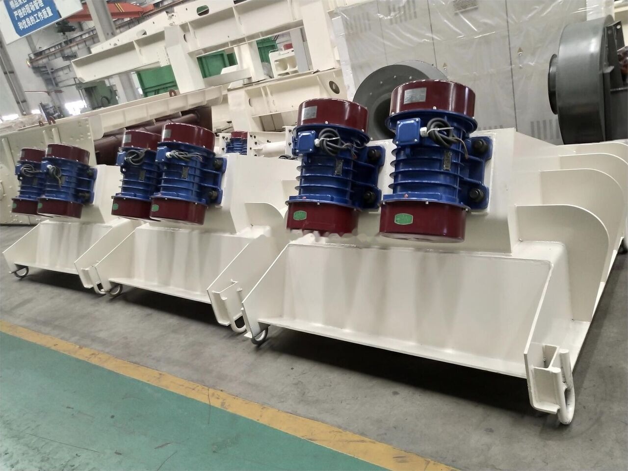 Kinglink Transit Hopper Pan Vibrating feeder GZG1012 - מכונת כרייה: תמונה 1 Kinglink Transit Hopper Pan Vibrating feeder GZG1012 - מכונת כרייה: תמונה 1