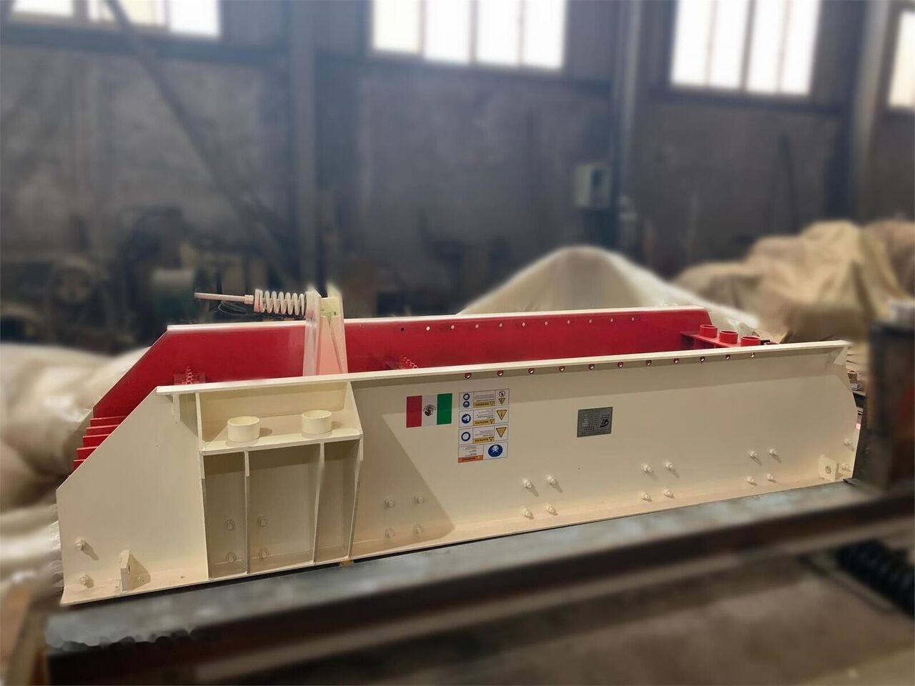 Kinglink ZSW380X96 Grizzly Vibrating Feeder - מכונת כרייה: תמונה 2 Kinglink ZSW380X96 Grizzly Vibrating Feeder - מכונת כרייה: תמונה 2