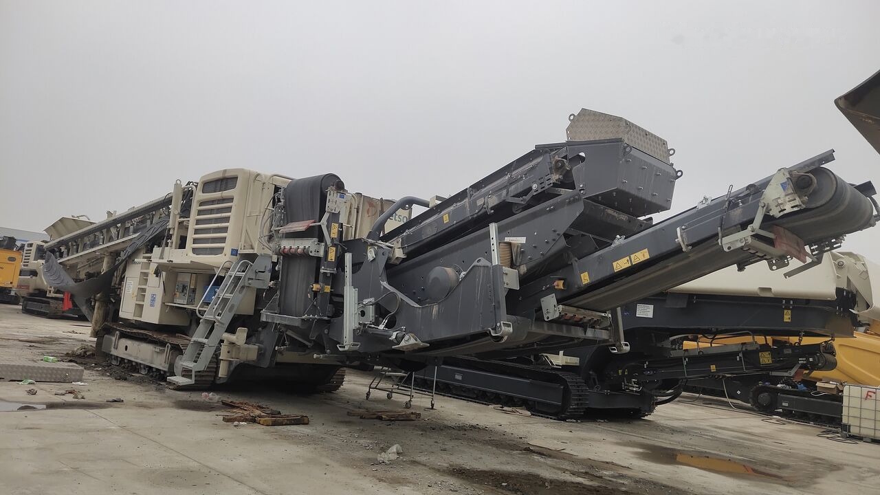 Metso Lokotrack LT200HPS MOBILE CONE CRUSHER WITH SCREEN - מגרסה ניידת: תמונה 1 Metso Lokotrack LT200HPS MOBILE CONE CRUSHER WITH SCREEN - מגרסה ניידת: תמונה 1