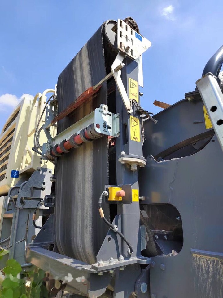 Metso Lokotrack LT200HPS MOBILE CONE CRUSHER WITH SCREEN - מגרסה ניידת: תמונה 5 Metso Lokotrack LT200HPS MOBILE CONE CRUSHER WITH SCREEN - מגרסה ניידת: תמונה 5