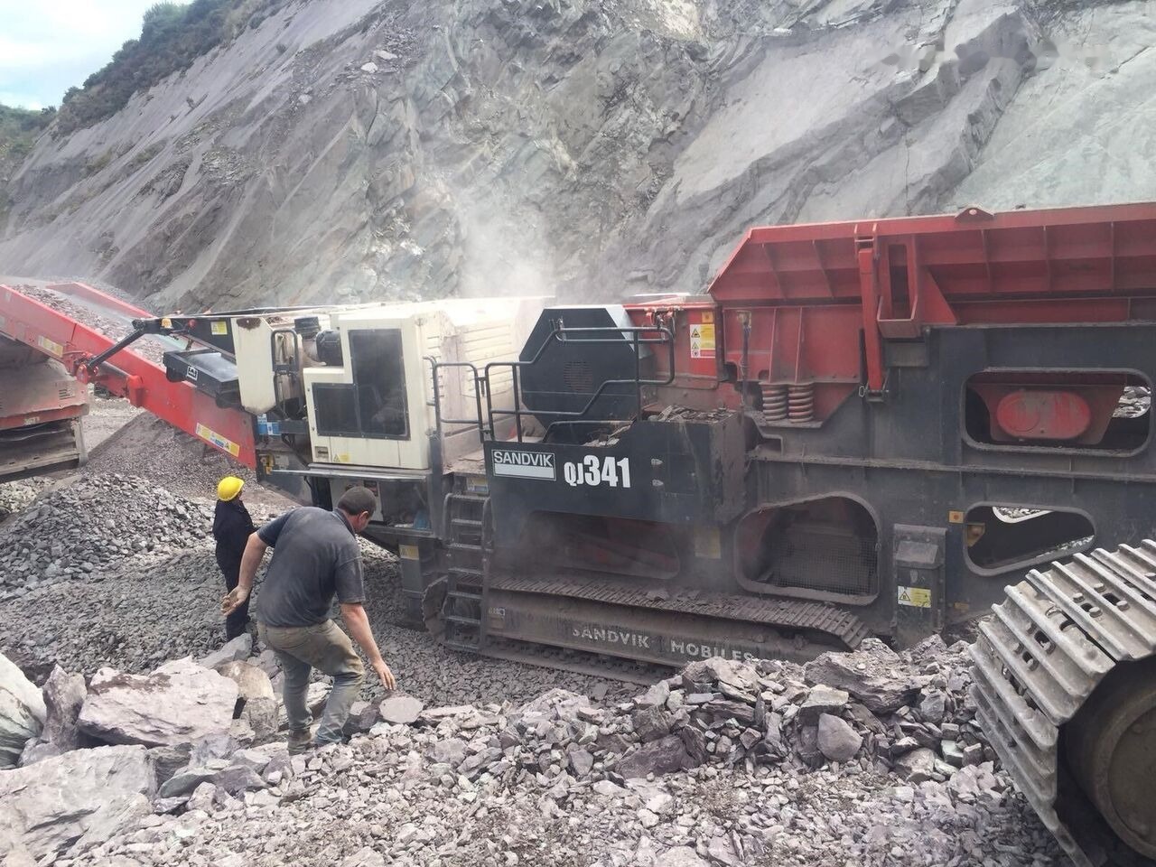 Sandvik QJ341 Mobile Crushing Plant - מגרסה ניידת: תמונה 1 Sandvik QJ341 Mobile Crushing Plant - מגרסה ניידת: תמונה 1
