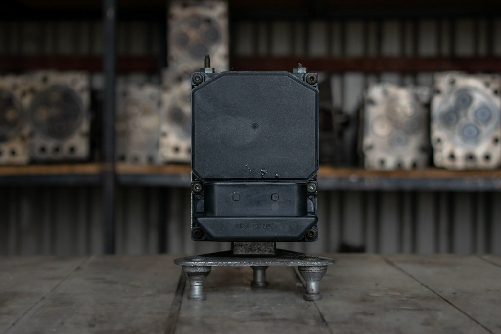 MERCEDES-BENZ ABS BRAKE UNIT - חלקי בלמים עבור משאית: תמונה 2 MERCEDES-BENZ ABS BRAKE UNIT - חלקי בלמים עבור משאית: תמונה 2