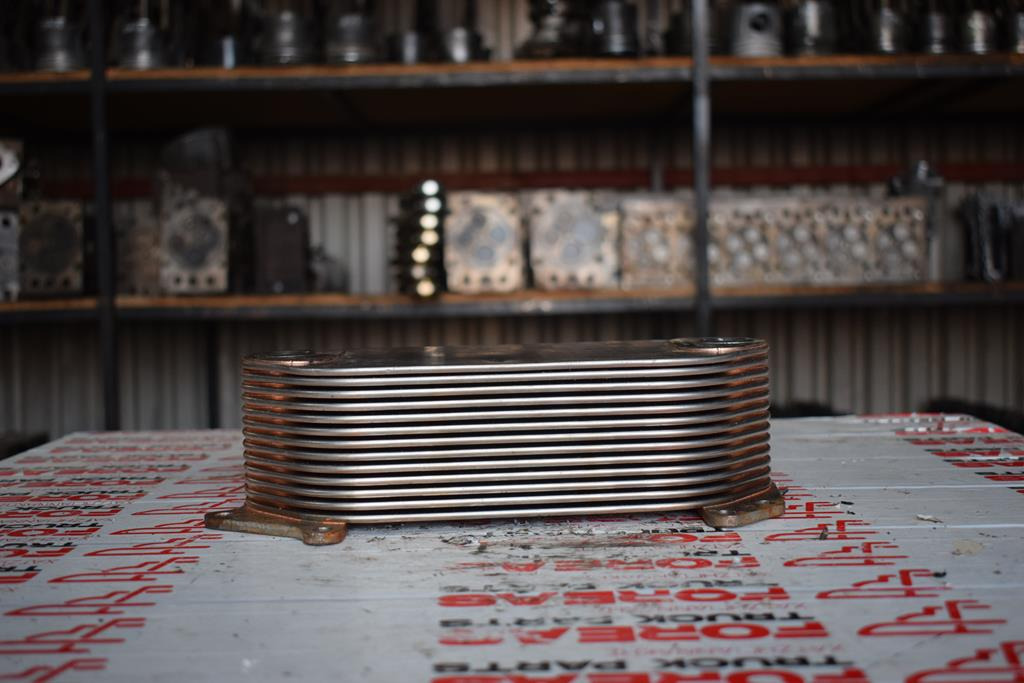 MERCEDES-BENZ ACTROS MP4 - מקרר שמן עבור משאית: תמונה 1 MERCEDES-BENZ ACTROS MP4 - מקרר שמן עבור משאית: תמונה 1