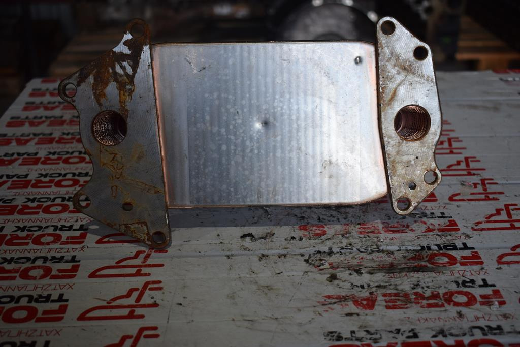 MERCEDES-BENZ ACTROS MP4 - מקרר שמן עבור משאית: תמונה 2 MERCEDES-BENZ ACTROS MP4 - מקרר שמן עבור משאית: תמונה 2