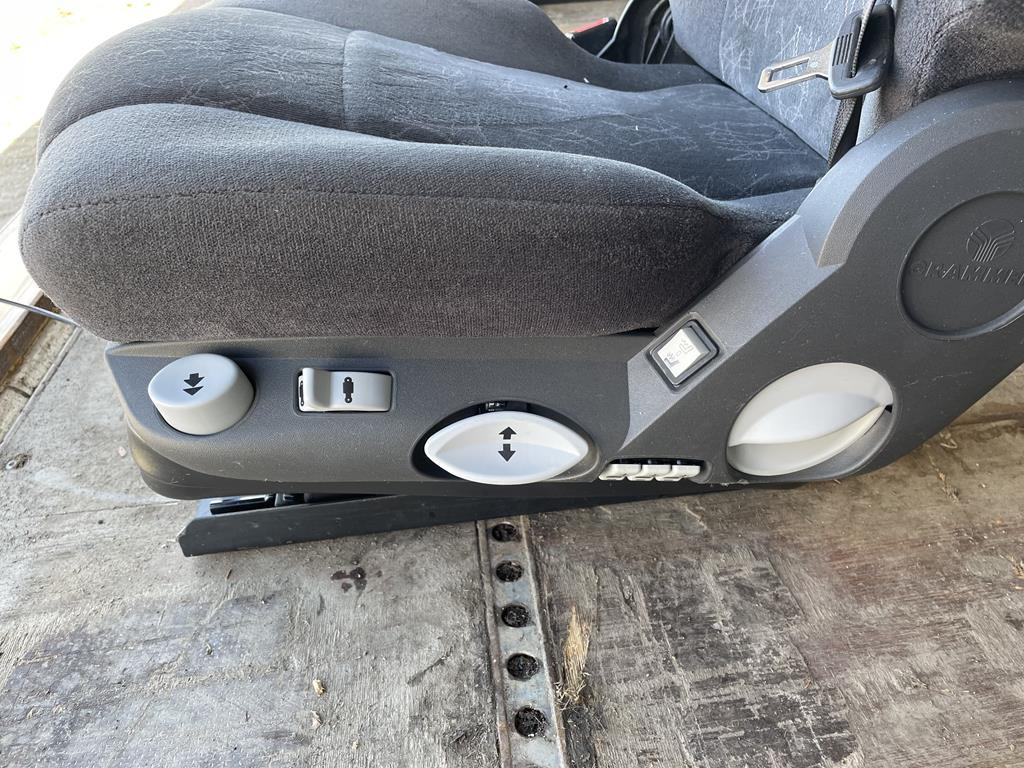 MERCEDES-BENZ ATEGO 3 AIR DRIVER SEAT - מושב עבור משאית: תמונה 4 MERCEDES-BENZ ATEGO 3 AIR DRIVER SEAT - מושב עבור משאית: תמונה 4