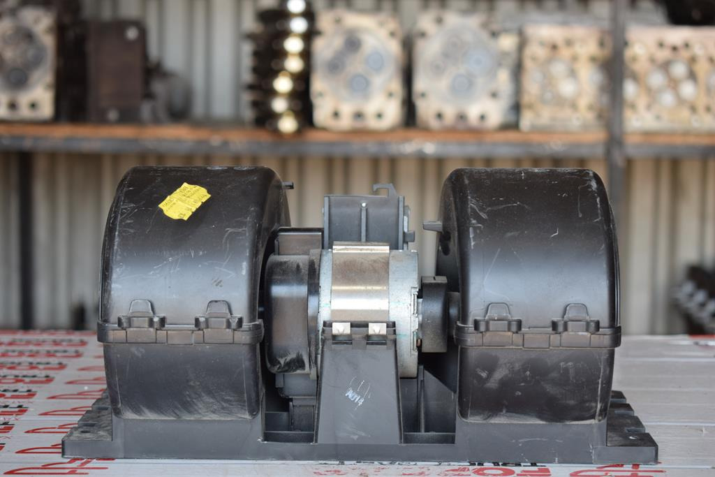 MERCEDES-BENZ SK RADIATOR MOTOR - רדיאטור עבור משאית: תמונה 3 MERCEDES-BENZ SK RADIATOR MOTOR - רדיאטור עבור משאית: תמונה 3