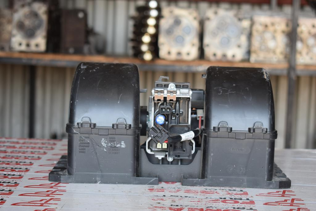 MERCEDES-BENZ SK RADIATOR MOTOR - רדיאטור עבור משאית: תמונה 2 MERCEDES-BENZ SK RADIATOR MOTOR - רדיאטור עבור משאית: תמונה 2