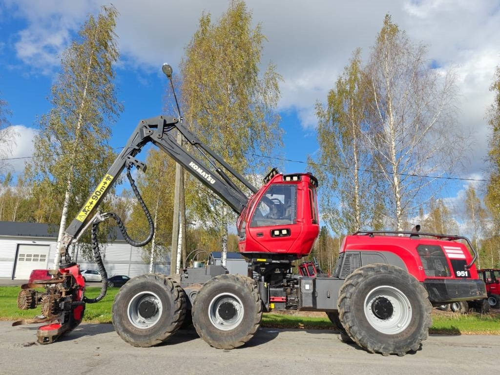 Komatsu 951  - מקצרת יערות: תמונה 2 Komatsu 951  - מקצרת יערות: תמונה 2