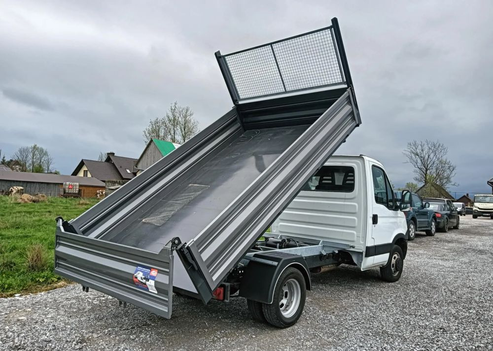 Iveco 35C13, 35C12, 35C15 - כלי רכב מסחרי מזהיר: תמונה 3 Iveco 35C13, 35C12, 35C15 - כלי רכב מסחרי מזהיר: תמונה 3