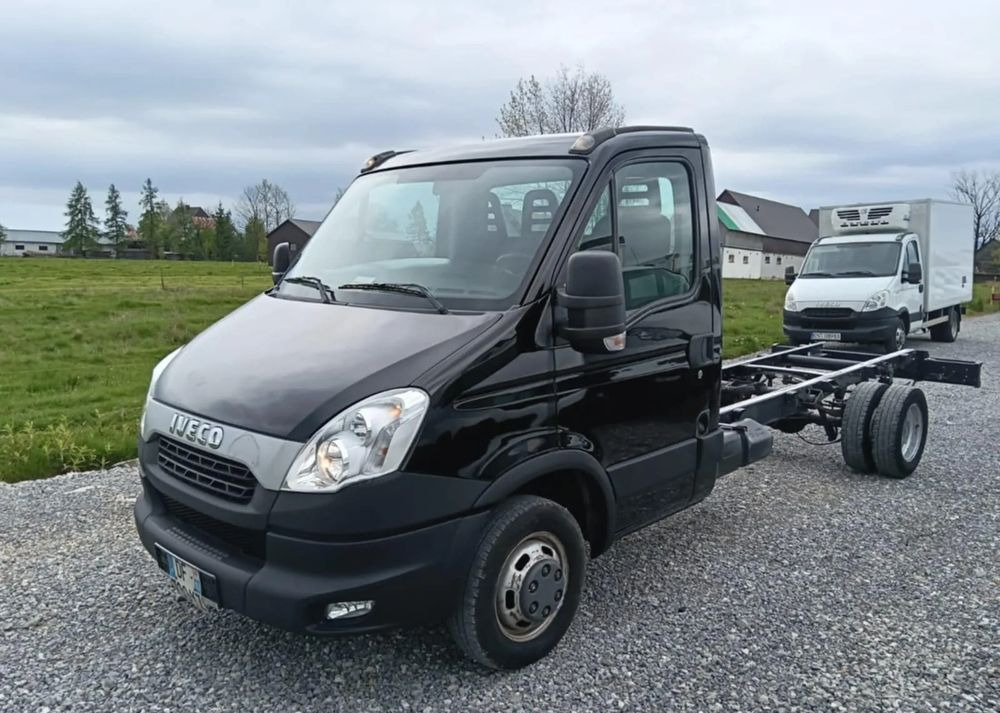 Iveco 35C13, 35C12, 35C15 - משאית עם שלדת תא: תמונה 3 Iveco 35C13, 35C12, 35C15 - משאית עם שלדת תא: תמונה 3