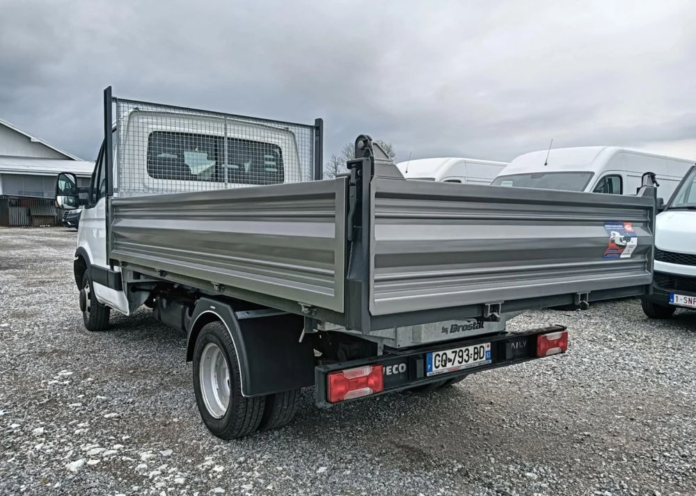Iveco 35C13, 35C12, 35C15 - כלי רכב מסחרי מזהיר: תמונה 5 Iveco 35C13, 35C12, 35C15 - כלי רכב מסחרי מזהיר: תמונה 5