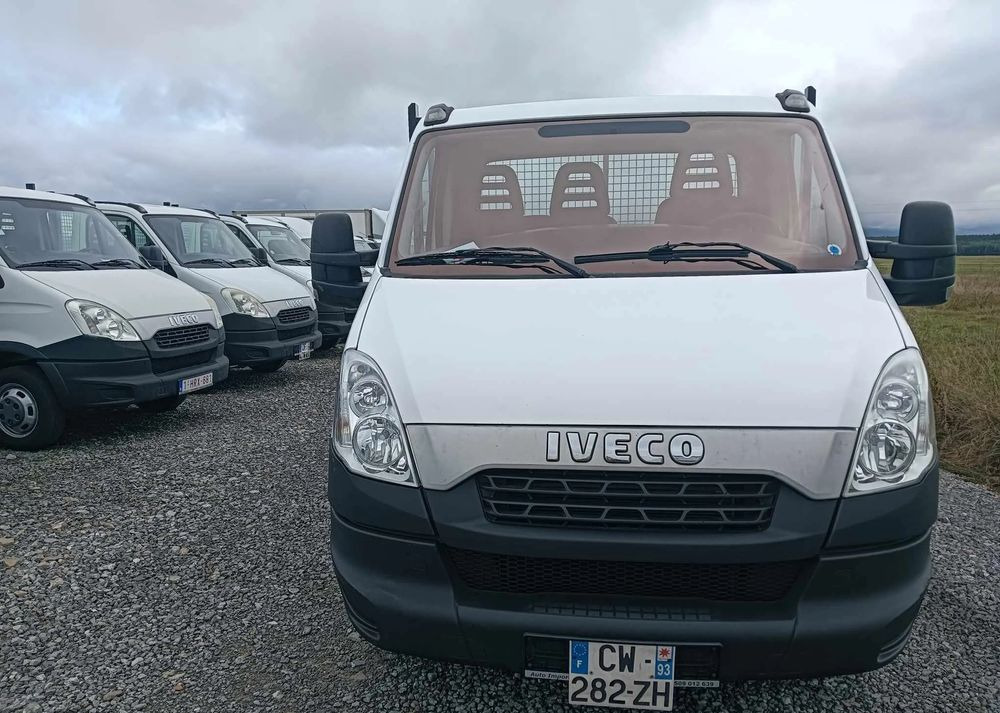 Iveco 35C13, 35C12 - כלי רכב מסחרי מזהיר: תמונה 2 Iveco 35C13, 35C12 - כלי רכב מסחרי מזהיר: תמונה 2