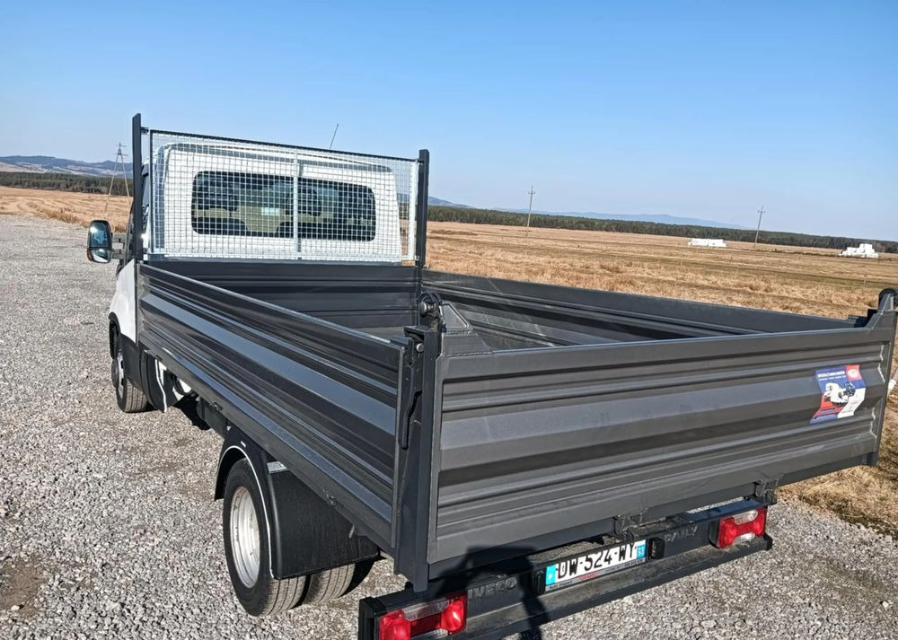 Iveco 35C15, 35C14, 35C13, 35C12 - כלי רכב מסחרי מזהיר: תמונה 2 Iveco 35C15, 35C14, 35C13, 35C12 - כלי רכב מסחרי מזהיר: תמונה 2