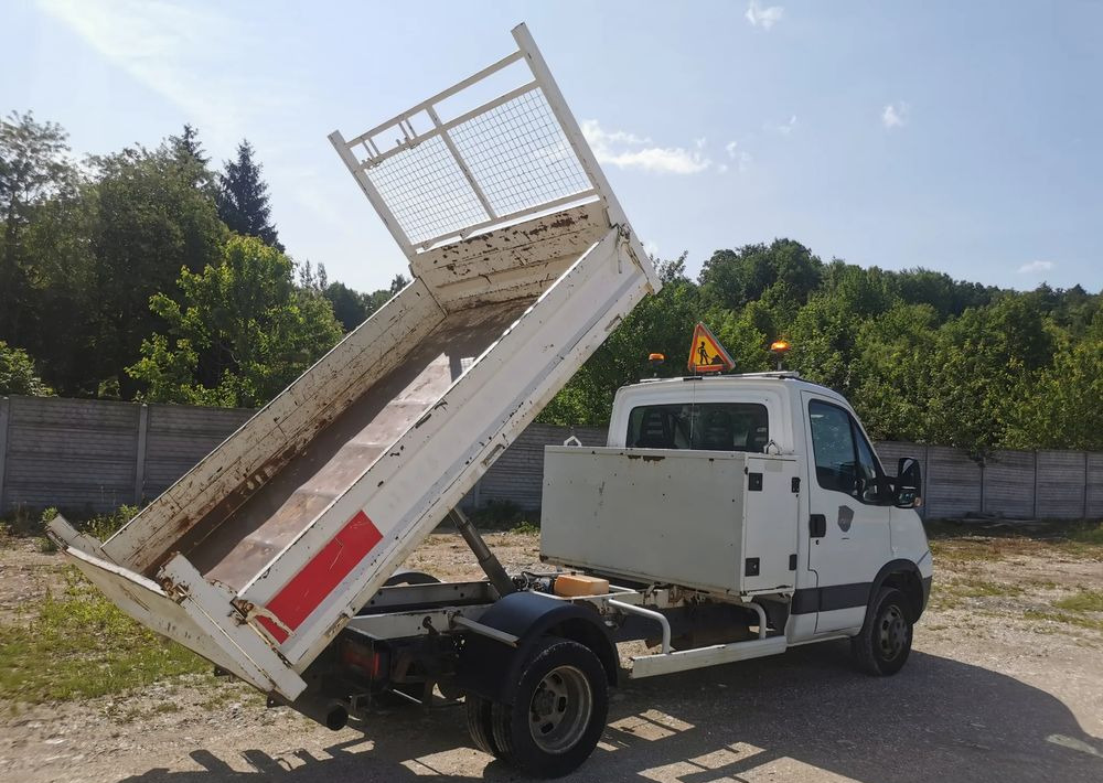 Iveco Daily 35C11 Kiper wywrotka Hak Bliźniak sprowadzony - כלי רכב מסחרי מזהיר: תמונה 3 Iveco Daily 35C11 Kiper wywrotka Hak Bliźniak sprowadzony - כלי רכב מסחרי מזהיר: תמונה 3
