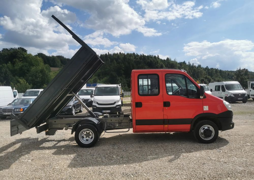 Iveco Daily 35C13 Brygadówka wywrotka Klimatyzacja Dubel hak kiper doka 35C13 - כלי רכב מסחרי מזהיר: תמונה 2 Iveco Daily 35C13 Brygadówka wywrotka Klimatyzacja Dubel hak kiper doka 35C13 - כלי רכב מסחרי מזהיר: תמונה 2