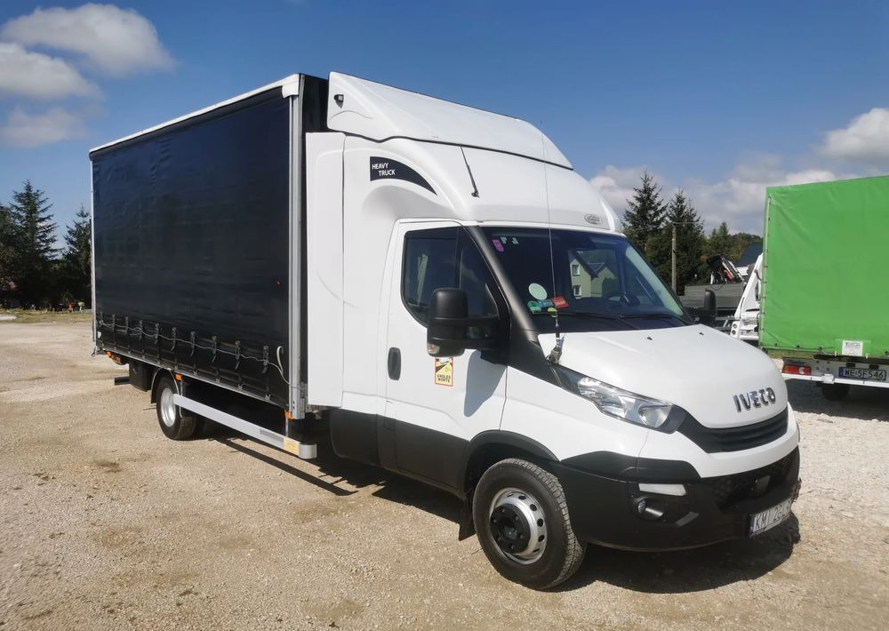 Iveco Daily 70C18 firana Winda 1.000kg Dhollandia wejkama 12pal - משאית וילונות צד: תמונה 1 Iveco Daily 70C18 firana Winda 1.000kg Dhollandia wejkama 12pal - משאית וילונות צד: תמונה 1